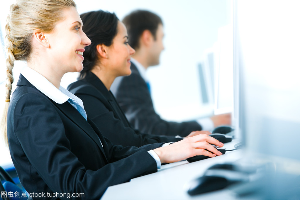 計(jì)算機(jī)業(yè)務(wù)培訓(xùn) 提升技能，驅(qū)動(dòng)數(shù)字化未來(lái)