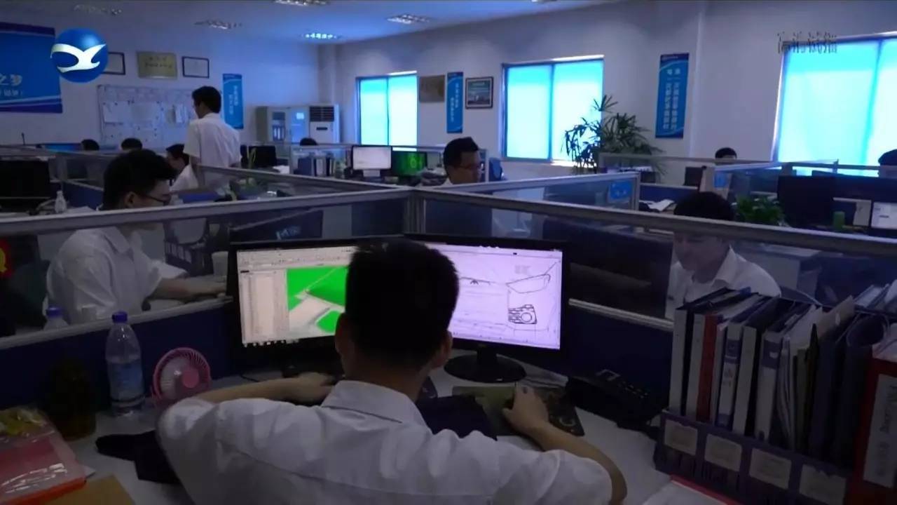 鄭敏 從計(jì)算機(jī)培訓(xùn)到中國(guó)檢具行業(yè)的開拓領(lǐng)航者